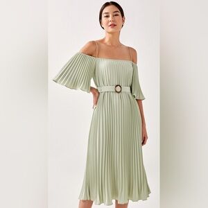 NWT Byria Pleated Cold Shoulder Midi Dress Size 2